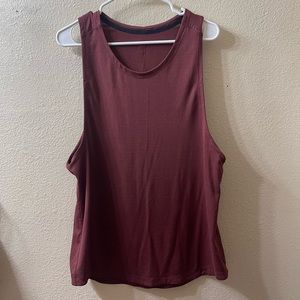 Lululemon License to train tank Large Merlot